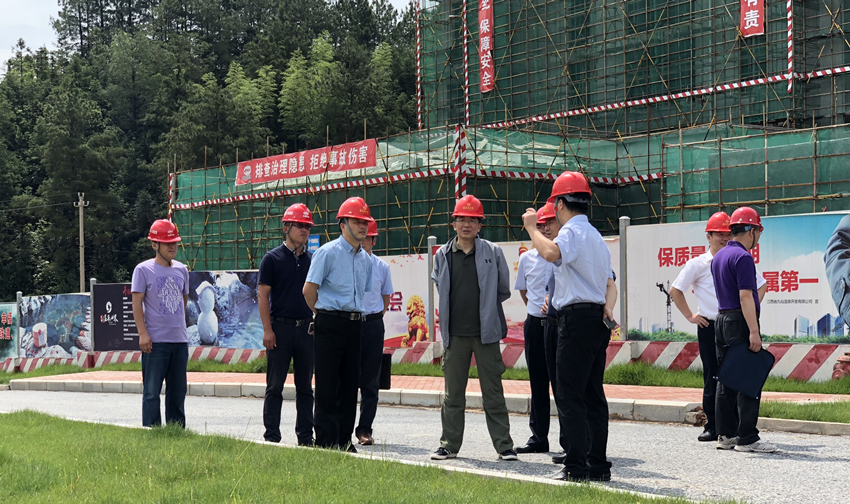 现场视察.jpg 现场视察.jpg