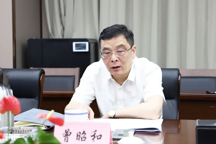 曾昭和一行到安源煤业调研生产经营工作-2.jpg 曾昭和一行到安源煤业调研生产经营工作-2.jpg