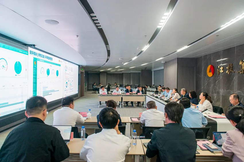 省国资委副主任张骅一行调研集团数字化建设工作.jpg 省国资委副主任张骅一行调研集团数字化建设工作.jpg